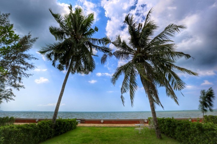 Beachfront For Sale Pattaya House Na Klueapattayachon Buri